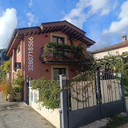 Villa la bottega del fabbro affitto breve Contigliano Esterno foto