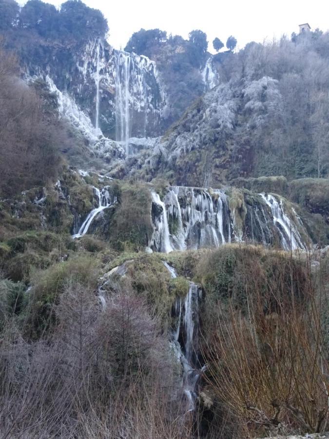 Villa la bottega del fabbro affitto breve Contigliano Esterno foto