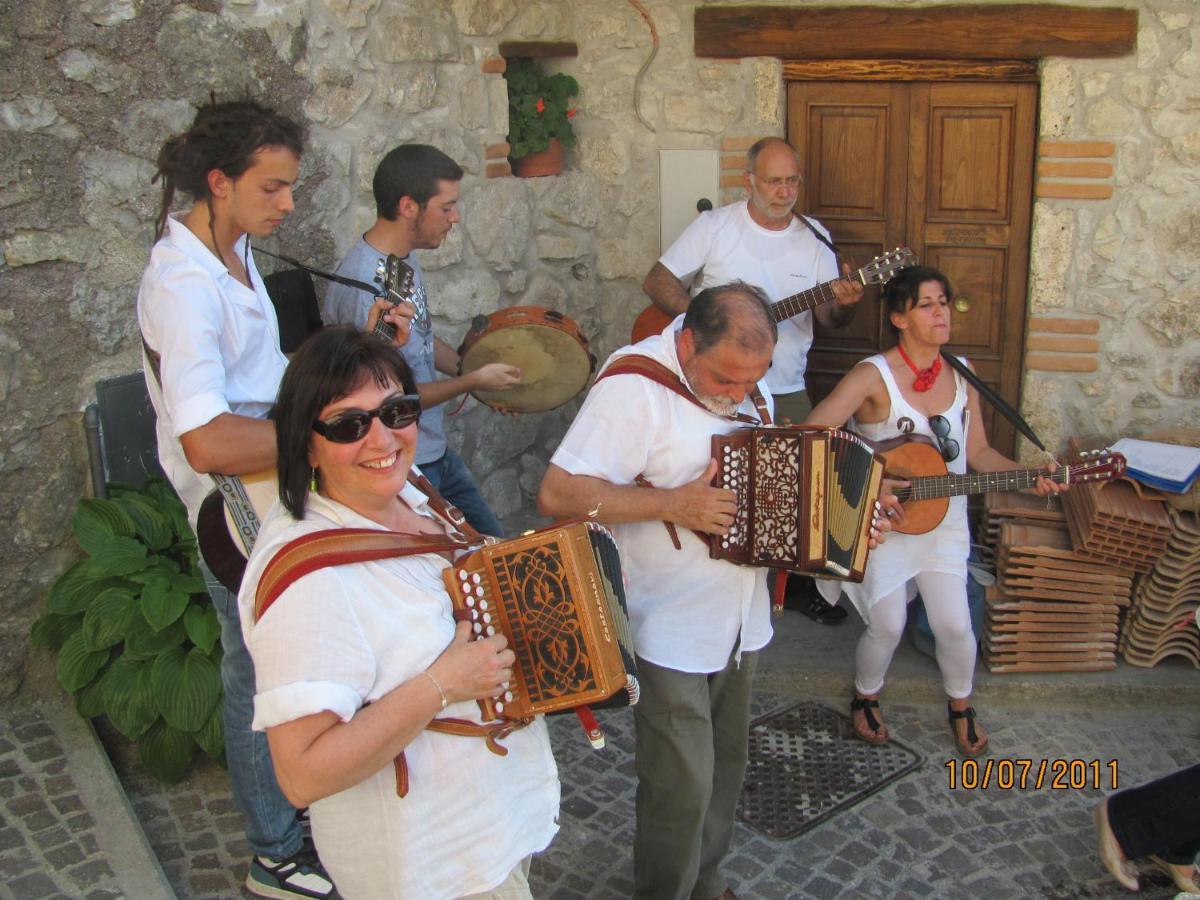 Villa la bottega del fabbro affitto breve Contigliano Esterno foto